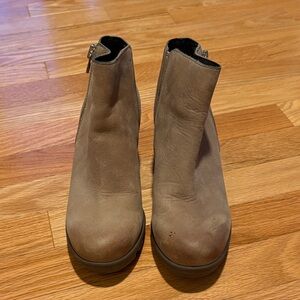 Sorel Tan Ankle Boots